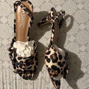 PRETTY! These shoes give your feet, ankles and legs an instantly gorgeous look